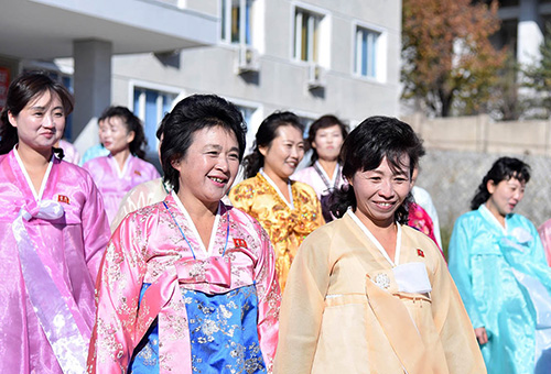 في ظل منافع النظام الاشتراكي 