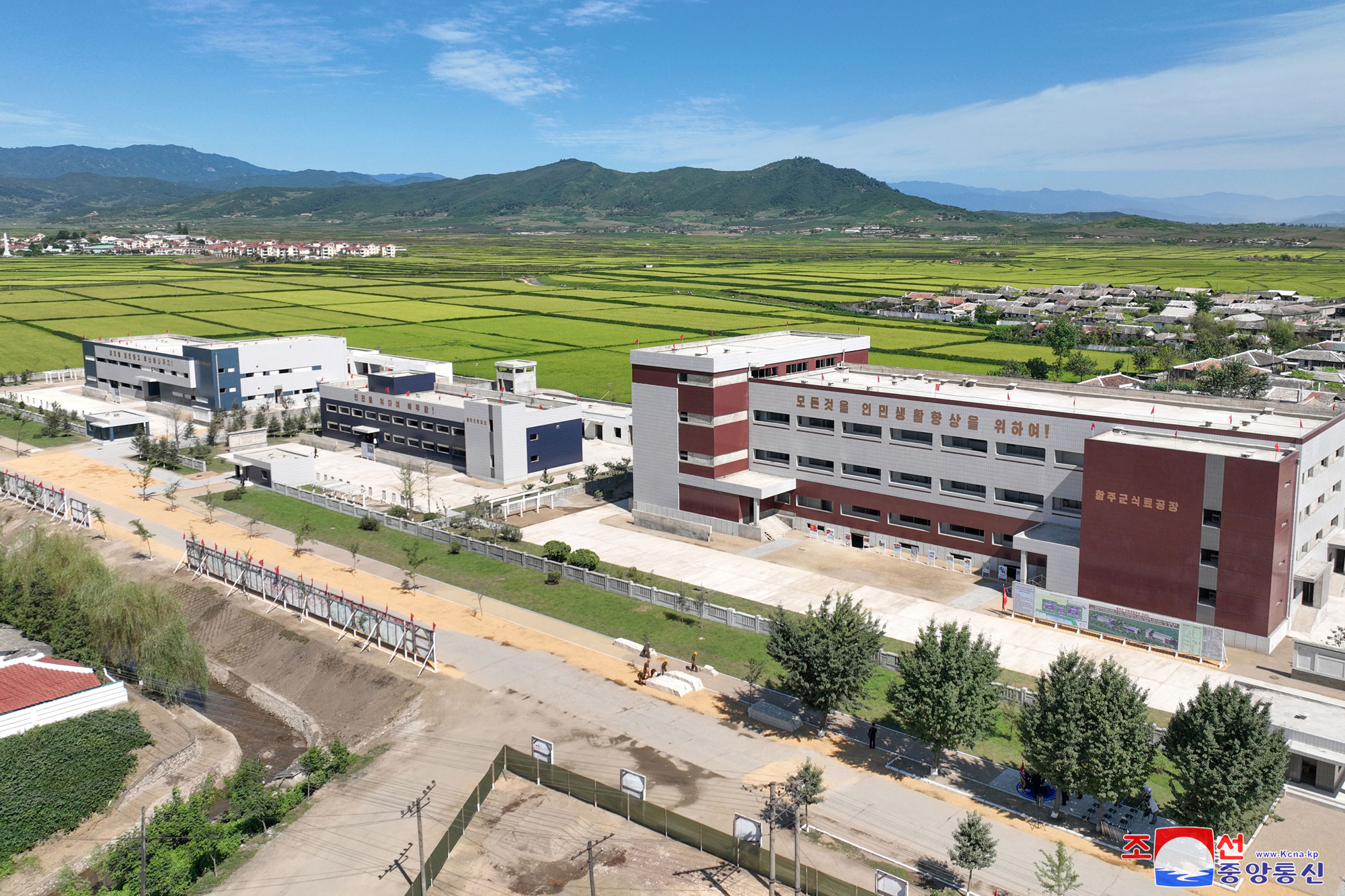 President of State Affairs Kim Jong Un gives field guidance at regional-industry factories under construction in 
Hamju County