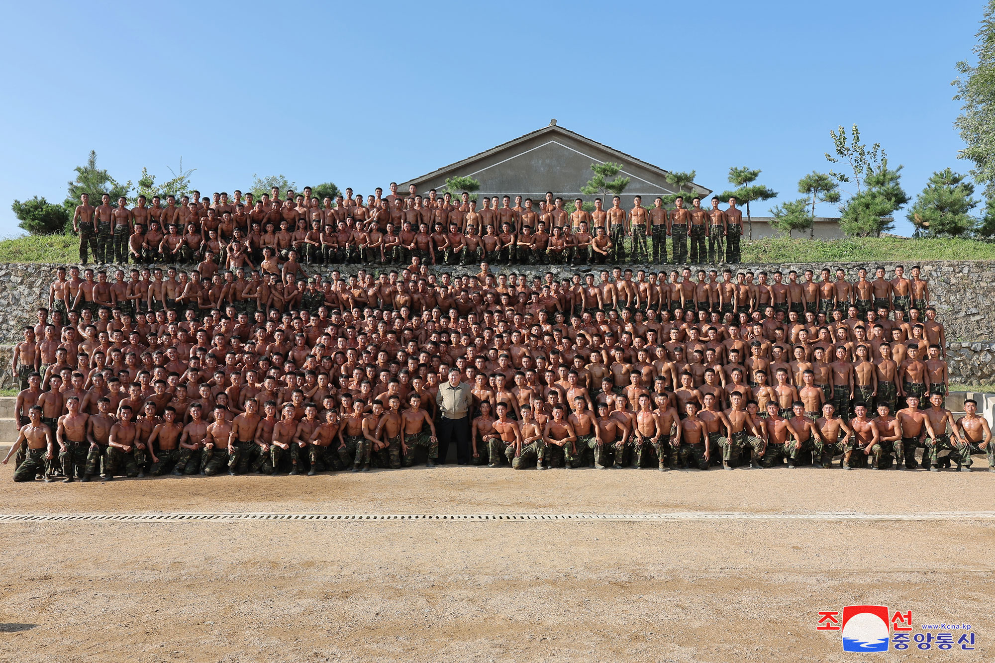 경애하는 김정은동지께서 조선인민군 특수작전무력훈련기지를 현지시찰하시였다