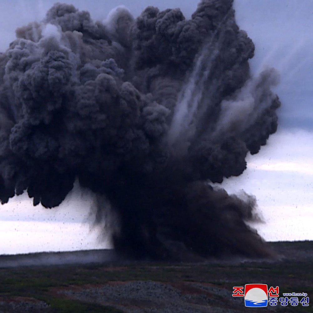 DPRK Missile Administration and Academy of Defence Sciences make public important scientific research achievements