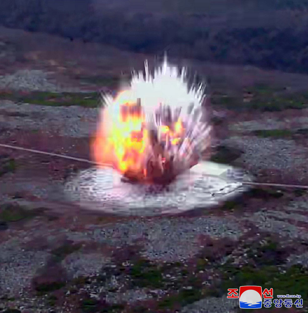 DPRK Missile Administration and Academy of Defence Sciences make public important scientific research achievements