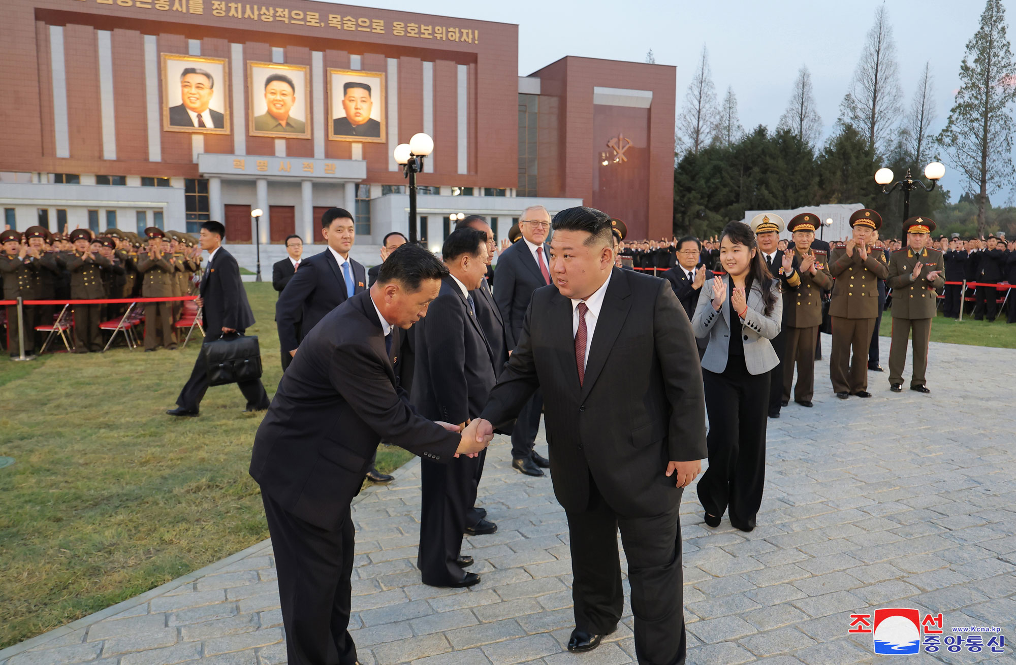 조선로동당창건 79돐 경축공연 성대히 진행