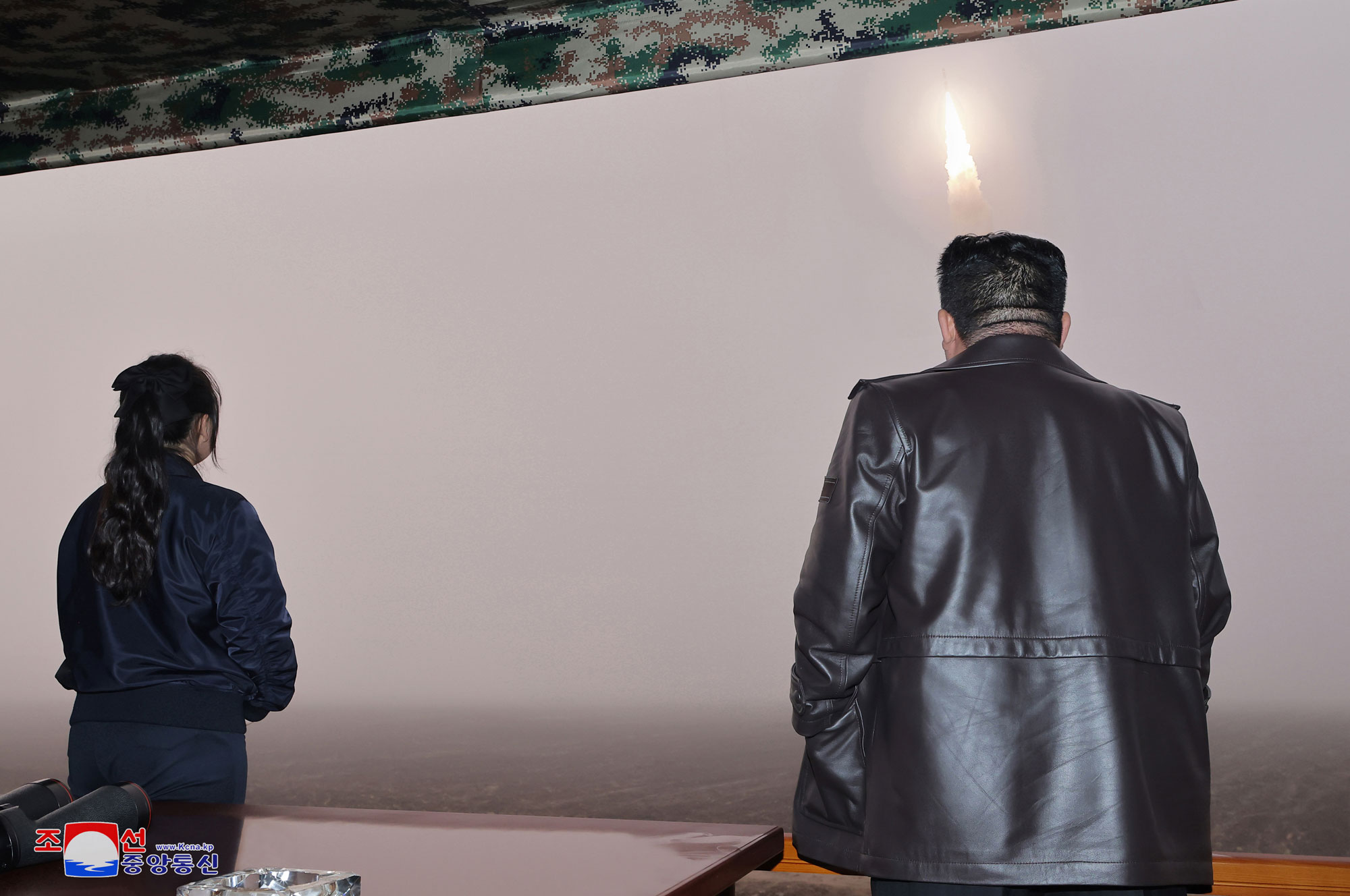 조선민주주의인민공화국의 철저한 대응의지와 전략공격력의 절대적우세를 과시한 중대한 시험
 경애하는 김정은동지의 지도밑에 조선민주주의인민공화국의 최신형대륙간탄도미싸일 《화성포-19》형 시험발사 성공적으로 단행