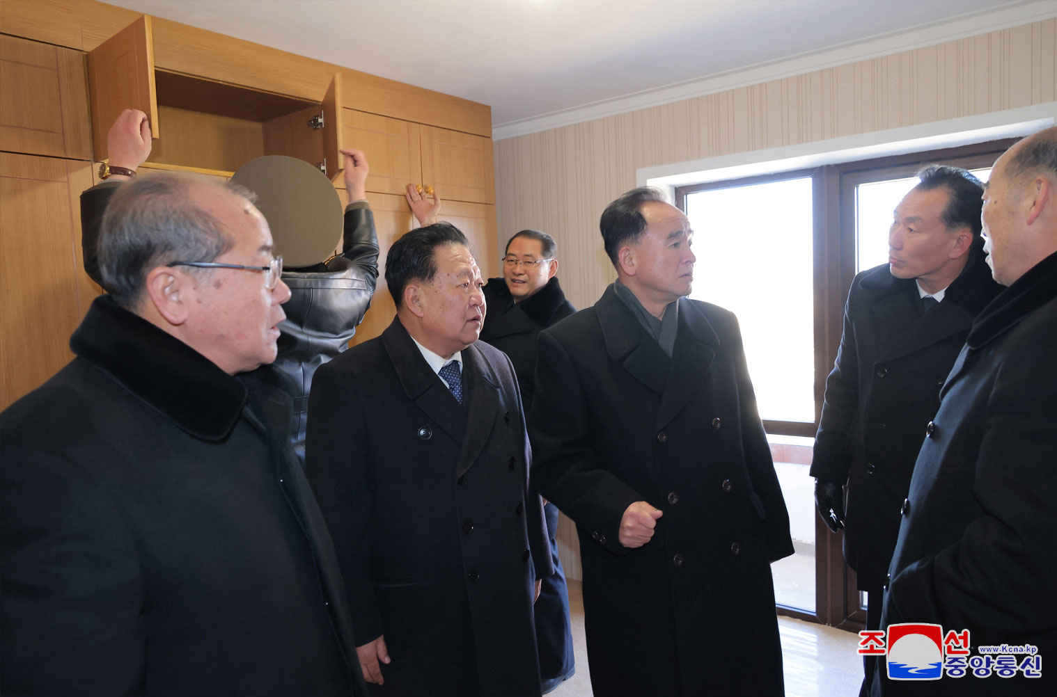 평안북도 피해지역 살림집 준공식 성대히 진행
경애하는 김정은동지께서 준공식에 참석하시였다