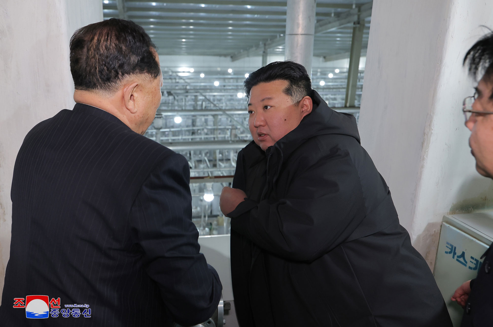 경애하는 김정은동지께서 핵물질생산기지와 핵무기연구소를 현지지도하시였다