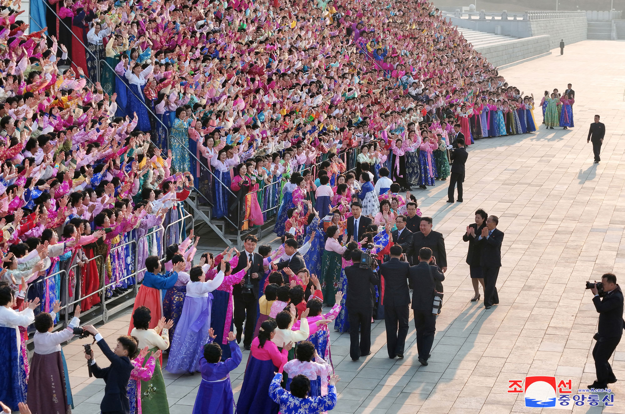 President of State Affairs Kim Jong Un has photo session with participants in Third National Meeting of Active Neighbourhood Unit Leaders