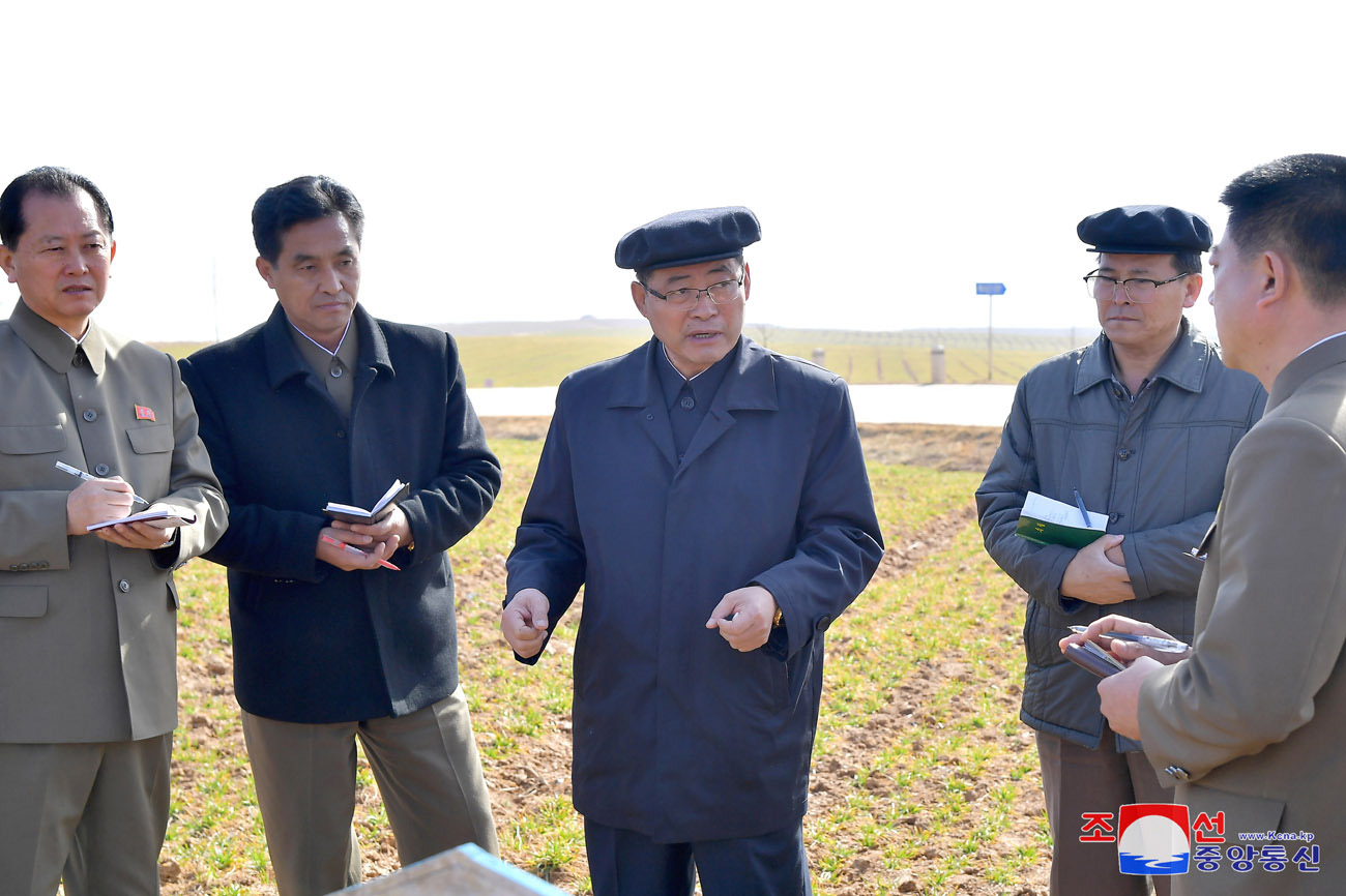 박태성 내각총리 황해남도의 농업부문 사업 현지료해