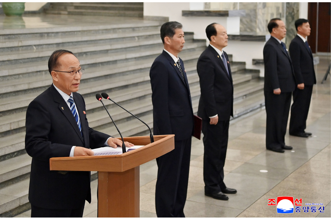 경애하는 김정은동지께서 2024년을 자랑찬 승리의 해로 빛내이신 불멸의 업적을 보여주는 중앙사진전람회 개막