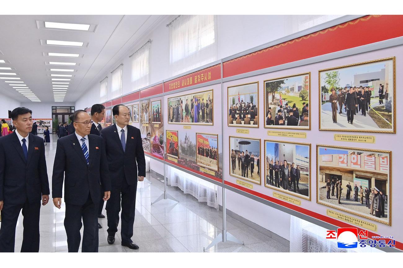 경애하는 김정은동지께서 2024년을 자랑찬 승리의 해로 빛내이신 불멸의 업적을 보여주는 중앙사진전람회 개막