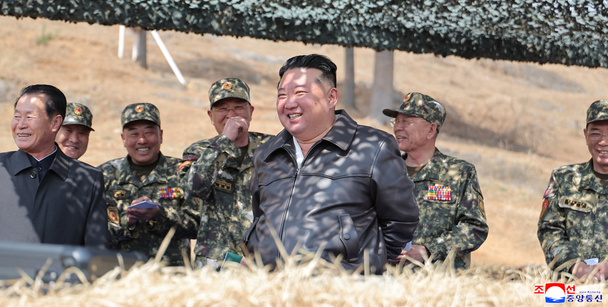 경애하는 김정은동지께서 조선인민군 특수작전부대들의 훈련기지를 방문하시고 종합훈련을 지도하시였다