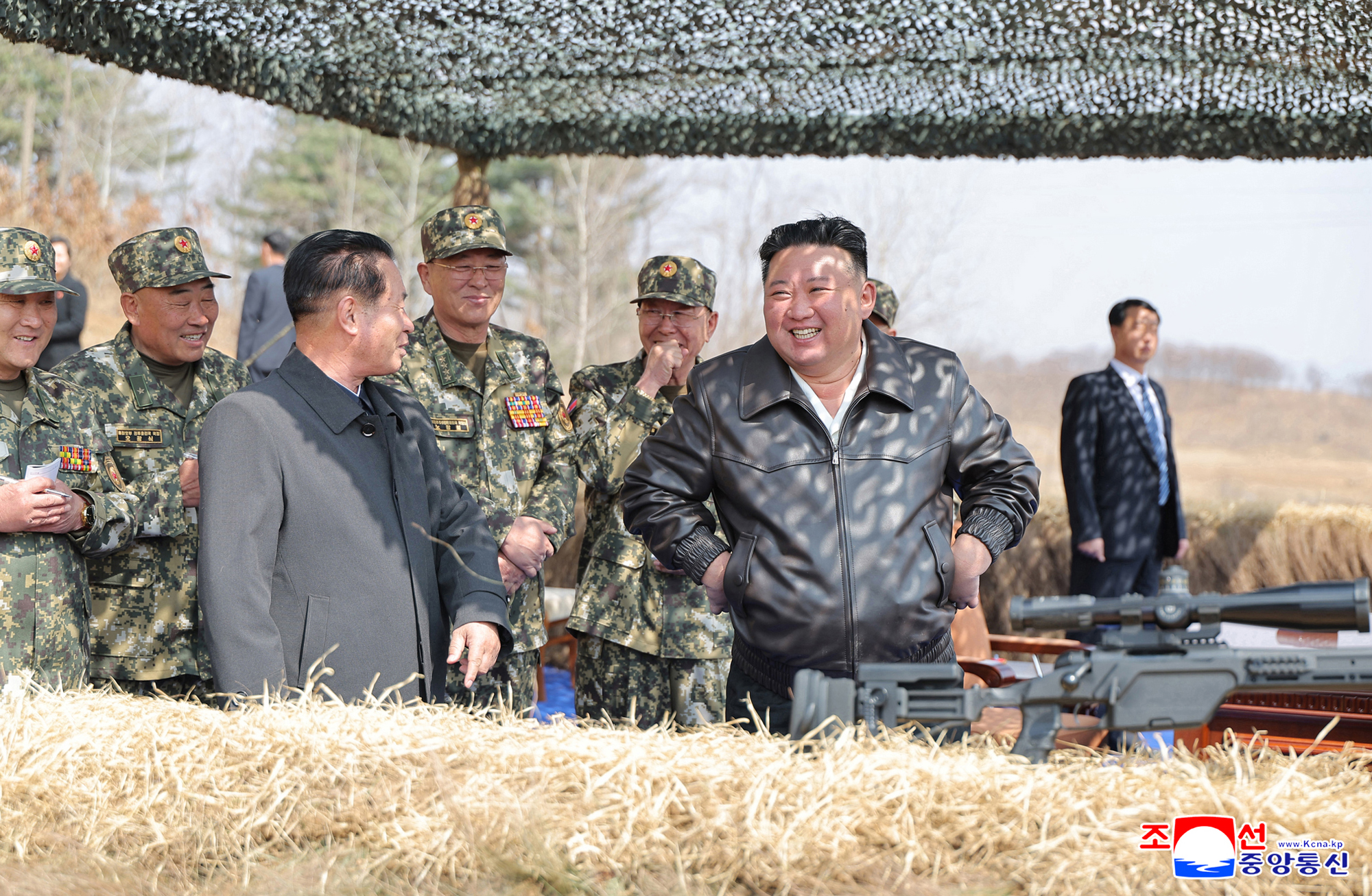 경애하는 김정은동지께서 조선인민군 특수작전부대들의 훈련기지를 방문하시고 종합훈련을 지도하시였다