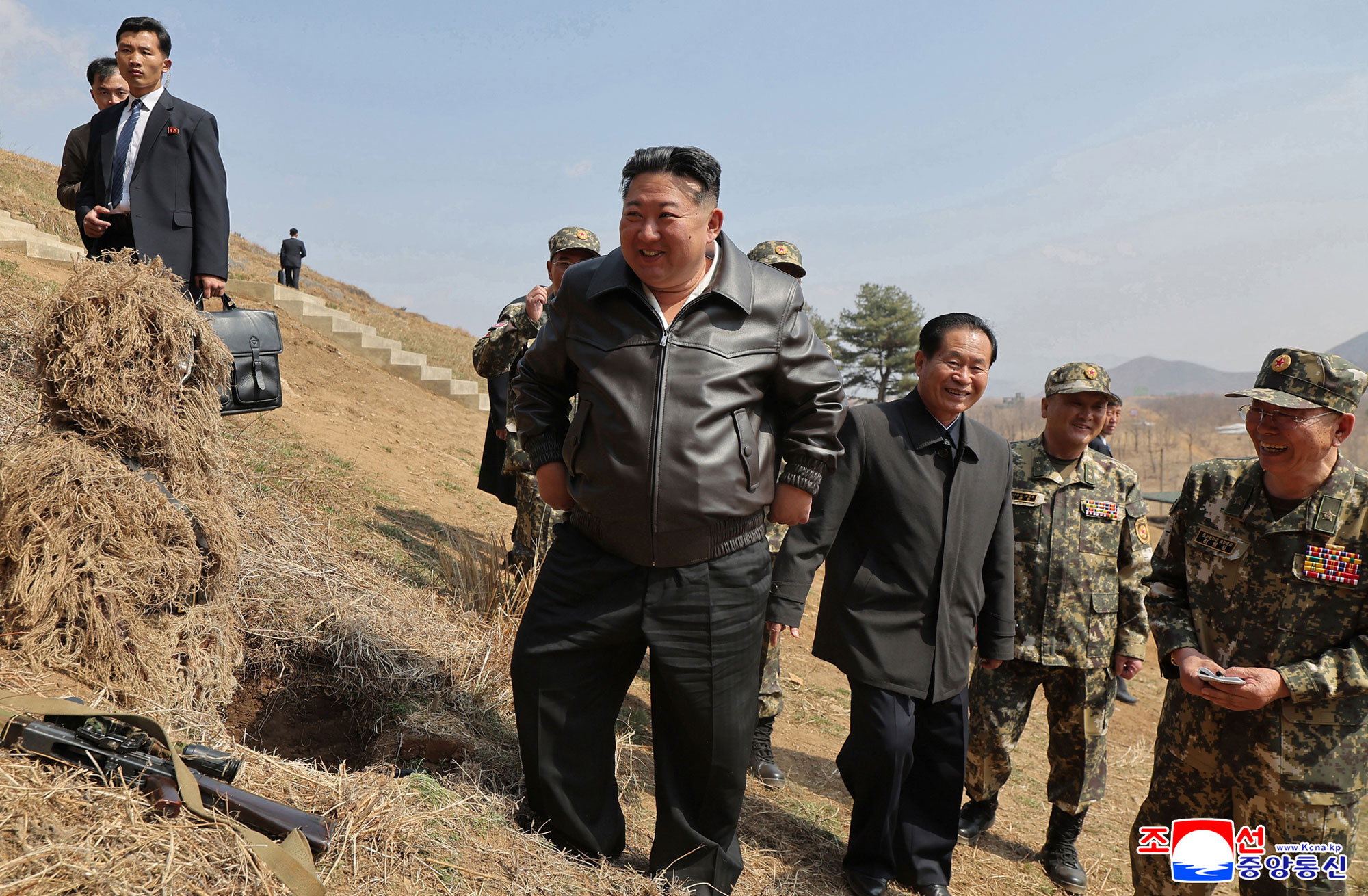 경애하는 김정은동지께서 조선인민군 특수작전부대들의 훈련기지를 방문하시고 종합훈련을 지도하시였다