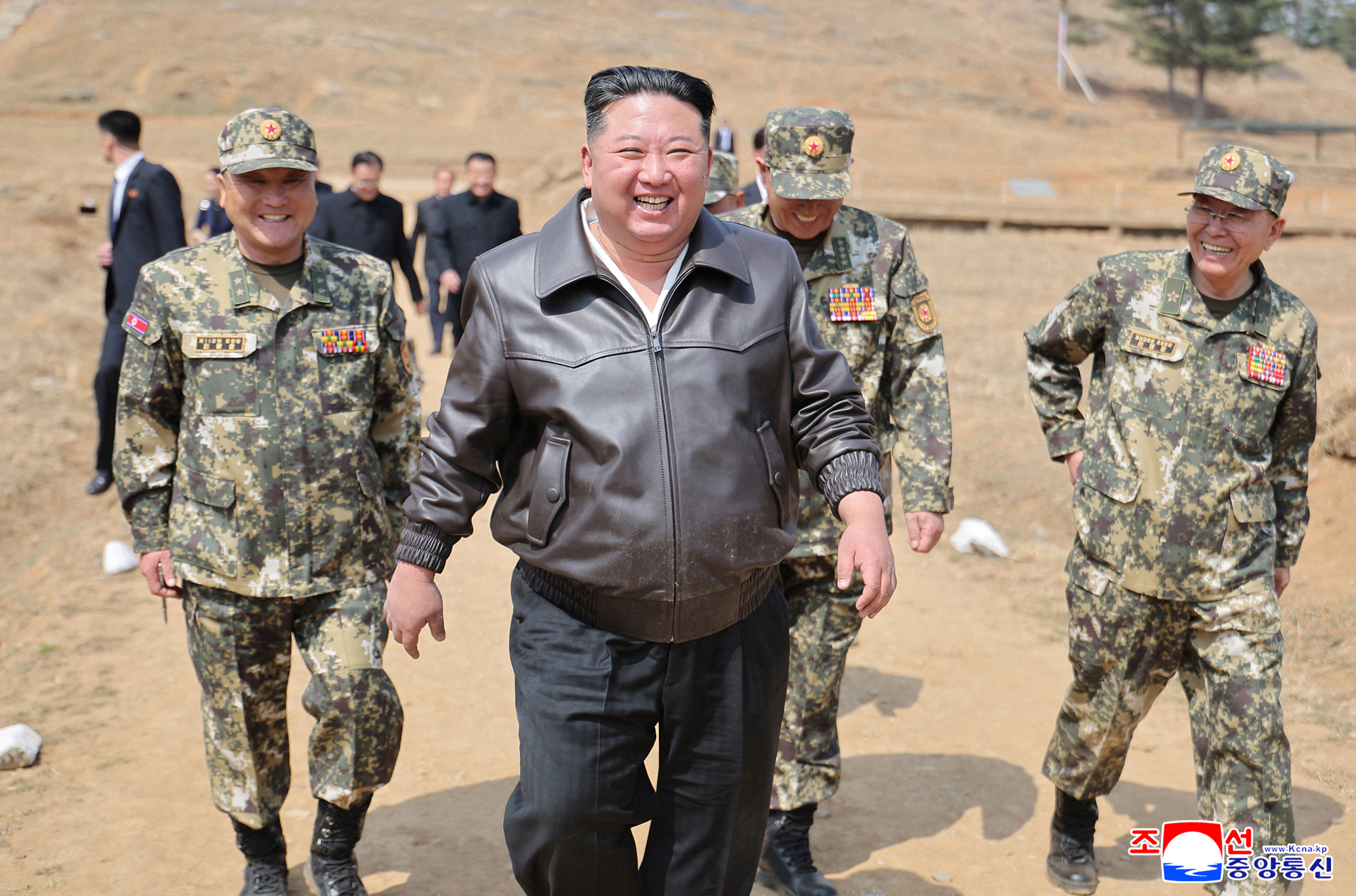 경애하는 김정은동지께서 조선인민군 특수작전부대들의 훈련기지를 방문하시고 종합훈련을 지도하시였다