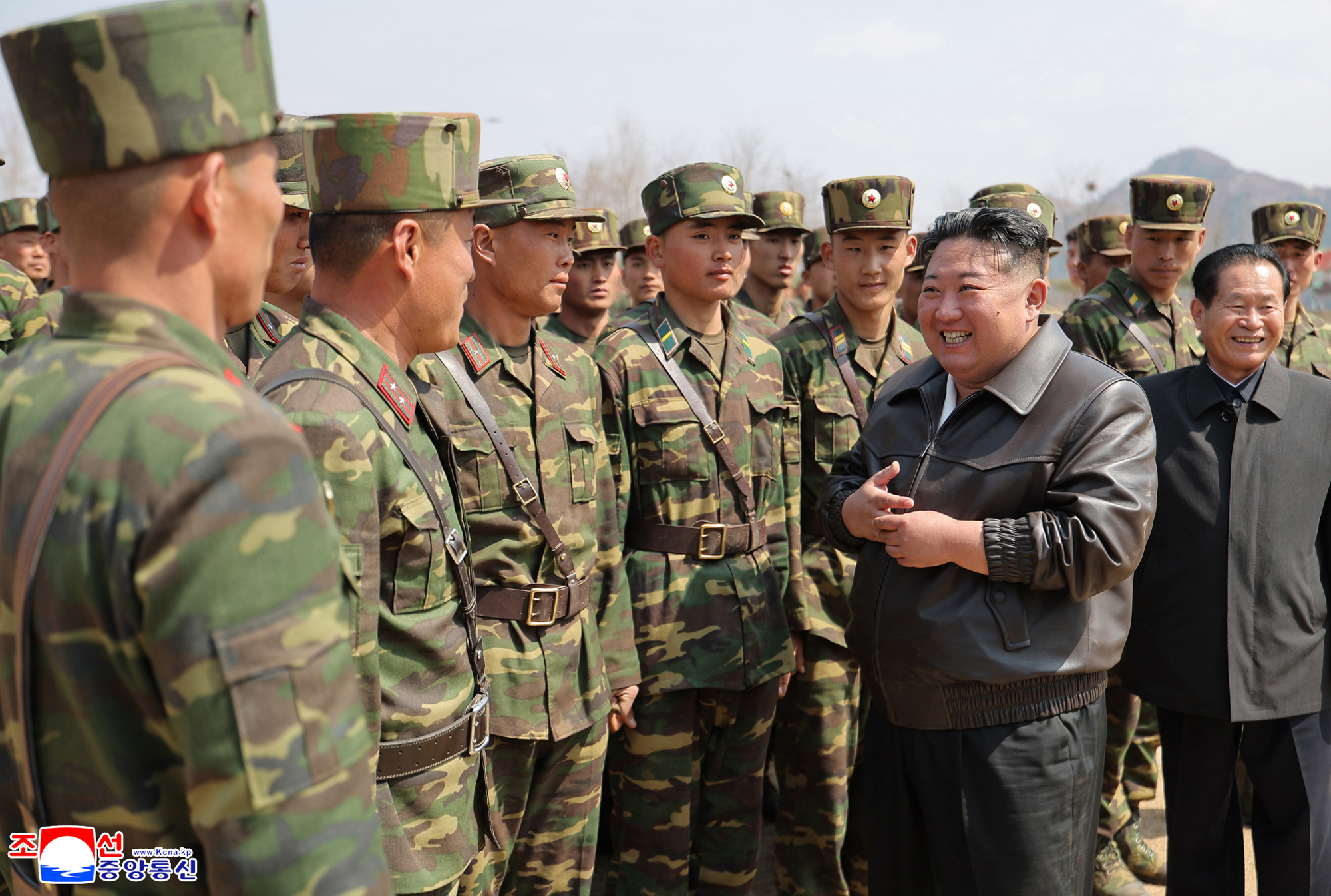 경애하는 김정은동지께서 조선인민군 특수작전부대들의 훈련기지를 방문하시고 종합훈련을 지도하시였다