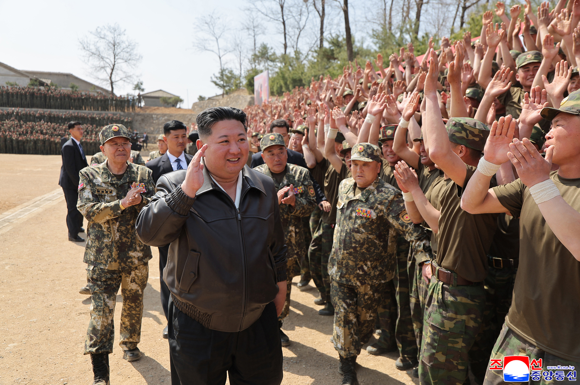 경애하는 김정은동지께서 조선인민군 특수작전부대들의 훈련기지를 방문하시고 종합훈련을 지도하시였다