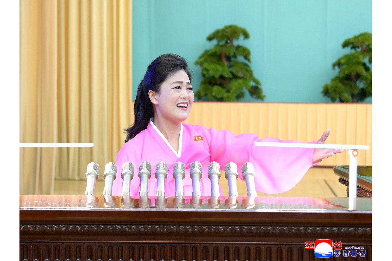 위대한 수령 김일성동지 탄생 113돐을 맞으며 전국웅변모임 진행