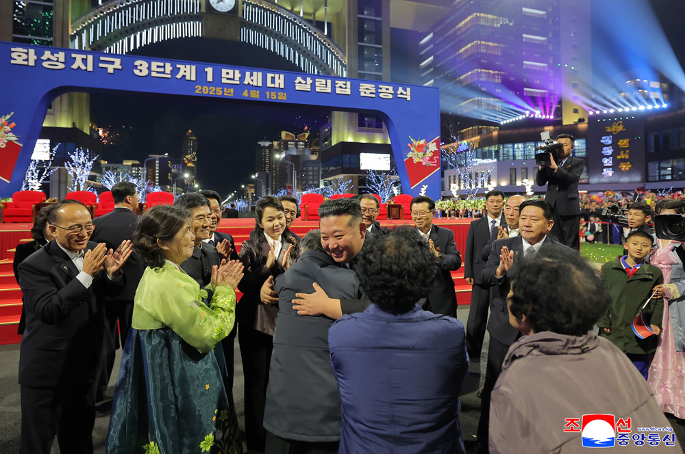 평양건설의 새로운 전성기, 평양문화의 개화기를 상징하는 또 하나의 눈부신 웅자
화성지구 3단계 1만세대 살림집 준공식 성대히 진행