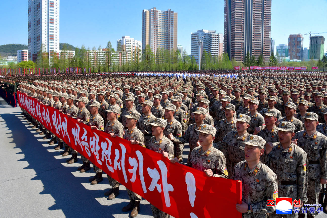항일혁명선렬들의 넋을 이어나가기 위한 계승자들의 기념행진 진행