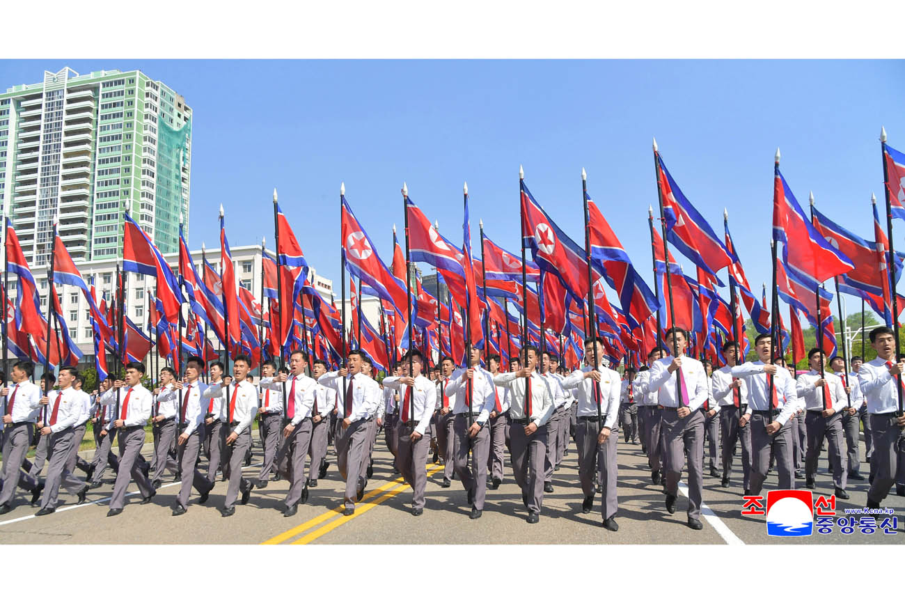 항일혁명선렬들의 넋을 이어나가기 위한 계승자들의 기념행진 진행