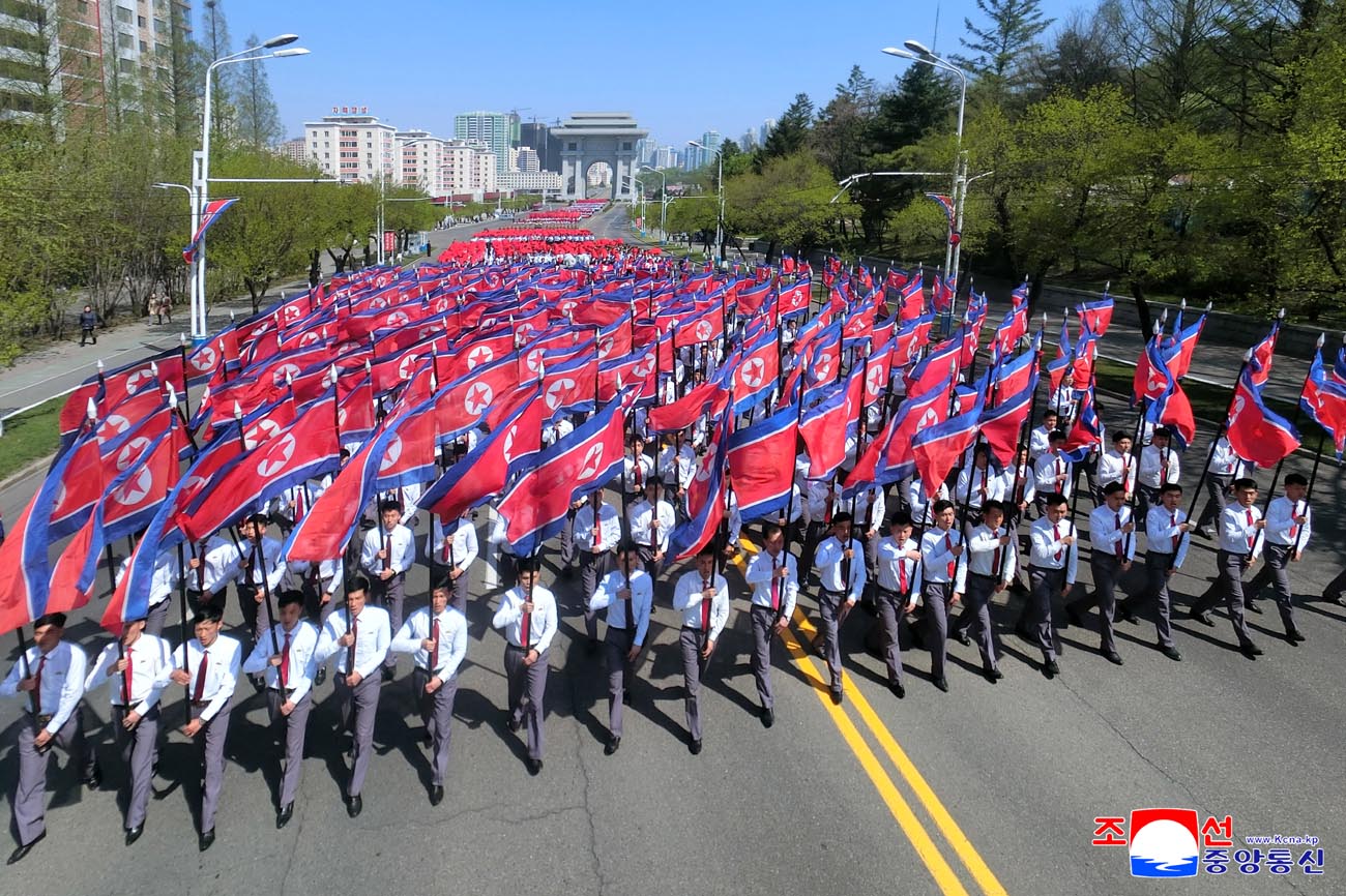 항일혁명선렬들의 넋을 이어나가기 위한 계승자들의 기념행진 진행