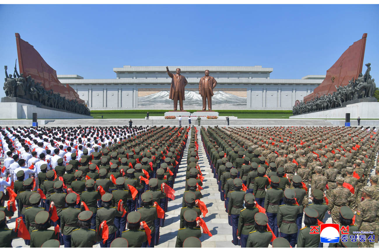 항일혁명선렬들의 넋을 이어나가기 위한 계승자들의 기념행진 진행