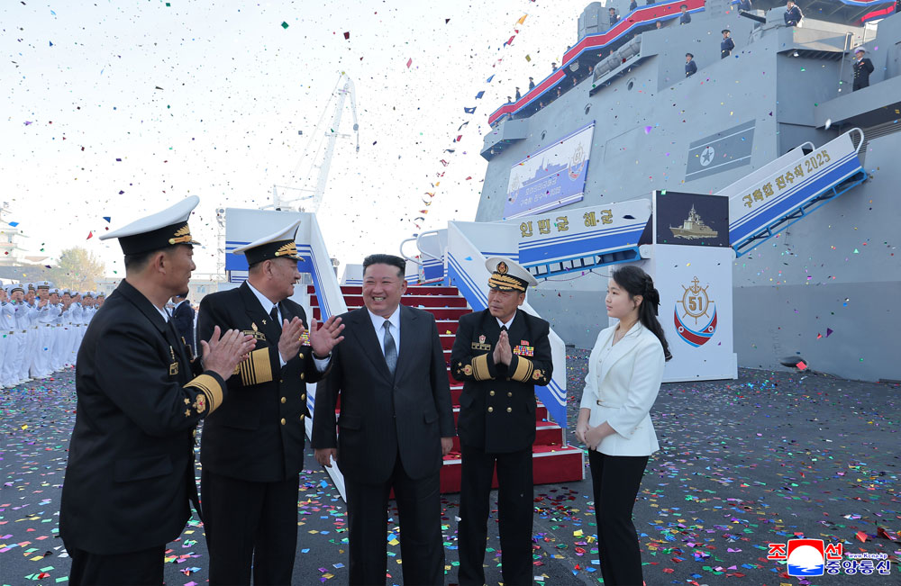 새시대 해군현대화에서 중대한 돌파구를 열어놓은 특기할 사변조선인민군 해군 구축함 진수기념식 성대히 진행