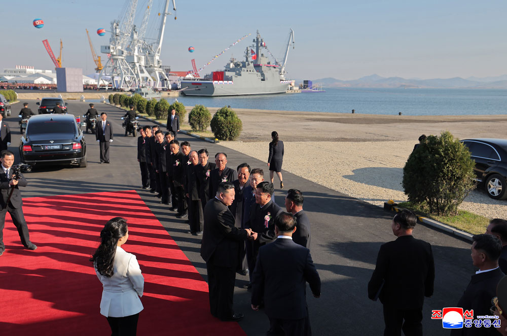 새시대 해군현대화에서 중대한 돌파구를 열어놓은 특기할 사변조선인민군 해군 구축함 진수기념식 성대히 진행