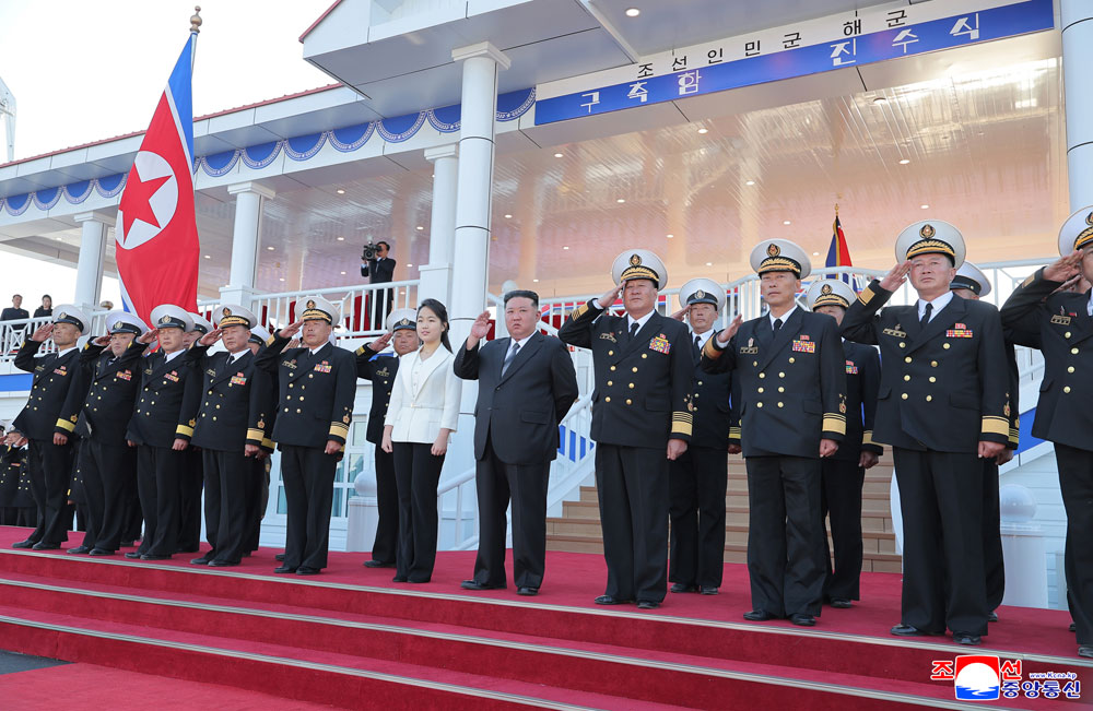 새시대 해군현대화에서 중대한 돌파구를 열어놓은 특기할 사변조선인민군 해군 구축함 진수기념식 성대히 진행