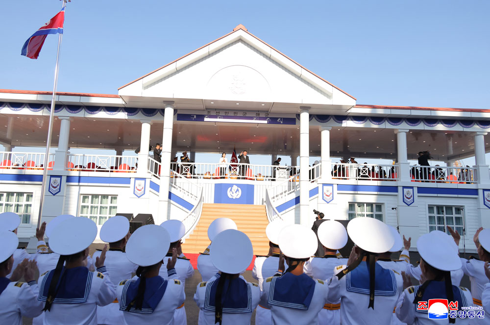 새시대 해군현대화에서 중대한 돌파구를 열어놓은 특기할 사변조선인민군 해군 구축함 진수기념식 성대히 진행