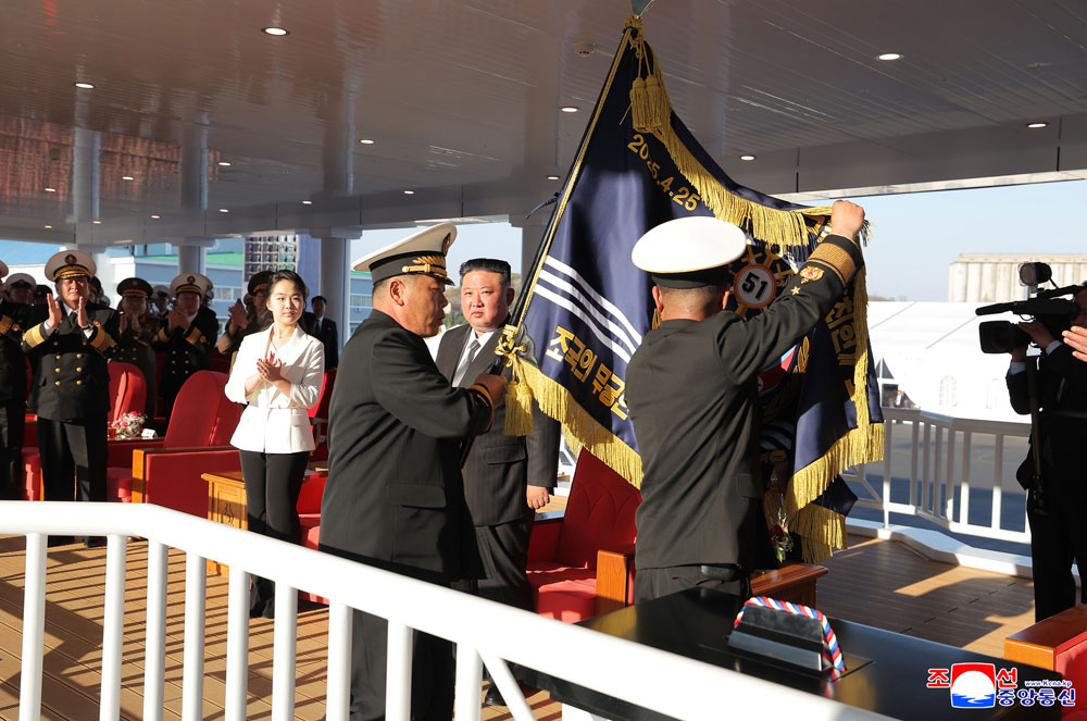 새시대 해군현대화에서 중대한 돌파구를 열어놓은 특기할 사변조선인민군 해군 구축함 진수기념식 성대히 진행