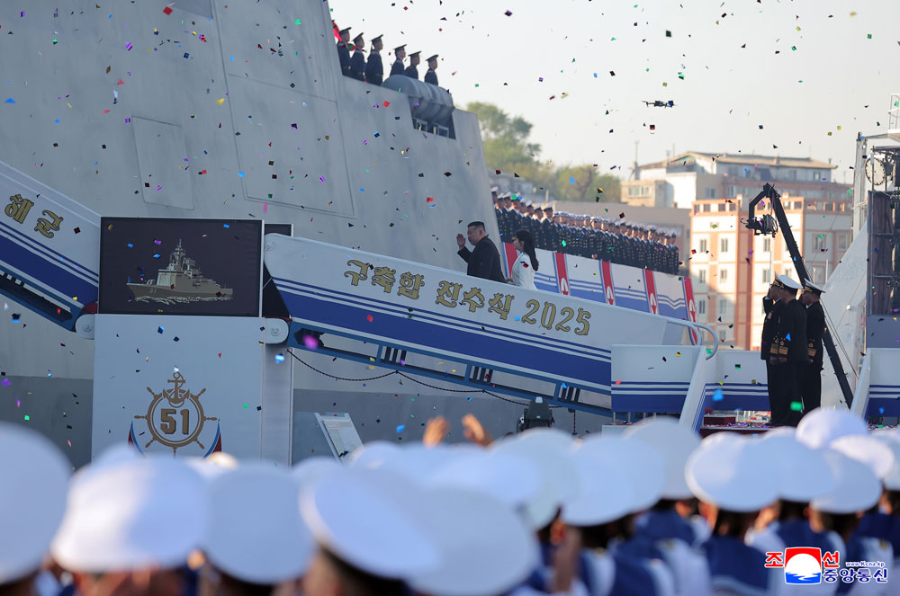새시대 해군현대화에서 중대한 돌파구를 열어놓은 특기할 사변조선인민군 해군 구축함 진수기념식 성대히 진행