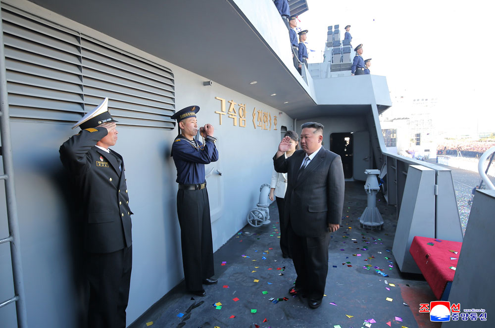 새시대 해군현대화에서 중대한 돌파구를 열어놓은 특기할 사변조선인민군 해군 구축함 진수기념식 성대히 진행