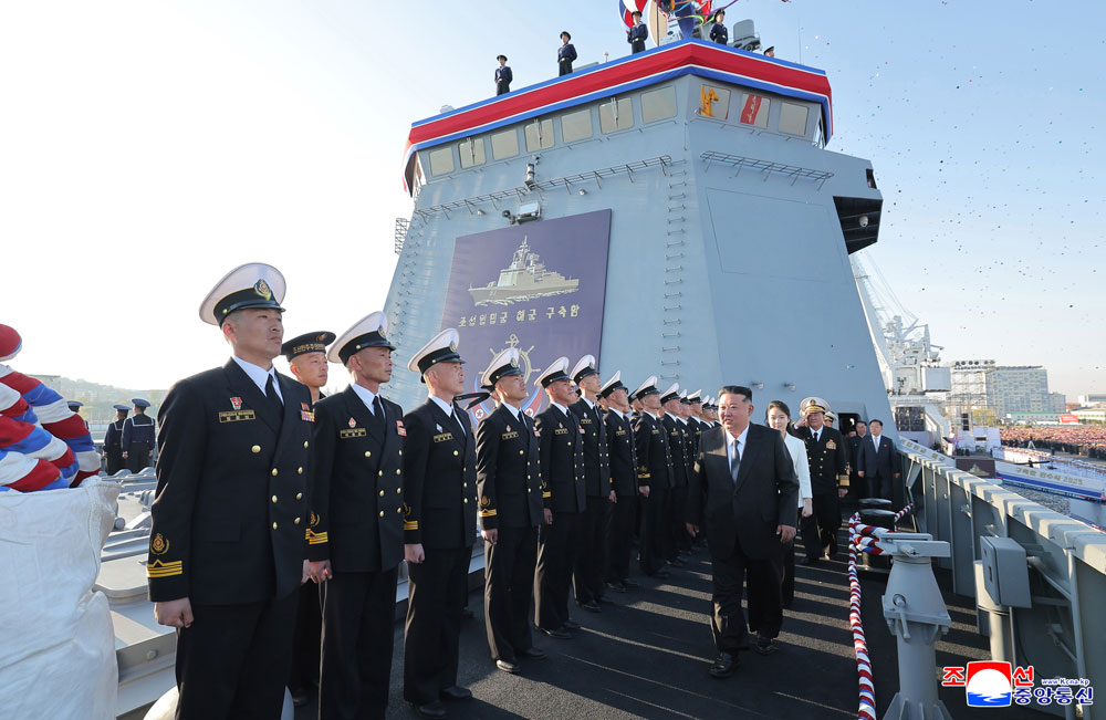 새시대 해군현대화에서 중대한 돌파구를 열어놓은 특기할 사변조선인민군 해군 구축함 진수기념식 성대히 진행