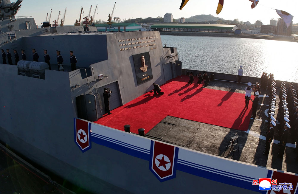 새시대 해군현대화에서 중대한 돌파구를 열어놓은 특기할 사변조선인민군 해군 구축함 진수기념식 성대히 진행