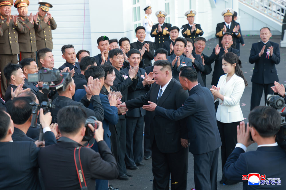 새시대 해군현대화에서 중대한 돌파구를 열어놓은 특기할 사변조선인민군 해군 구축함 진수기념식 성대히 진행