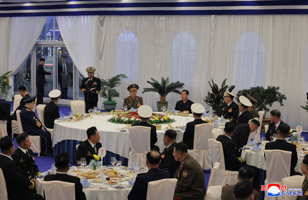새시대 해군현대화에서 중대한 돌파구를 열어놓은 특기할 사변조선인민군 해군 구축함 진수기념식 성대히 진행