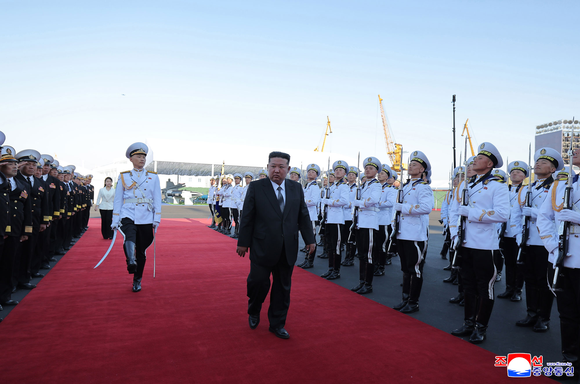 Феноменальное событие, открывшее важный прорыв в модернизации ВМС в новую эпохуСостоялась торжественная церемония спуска на воду эсминца ВМС КНА