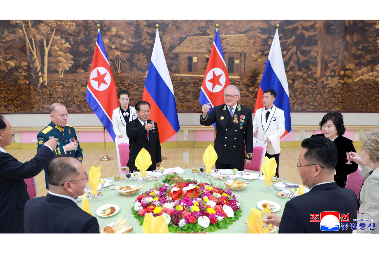 로씨야의 위대한 조국전쟁승리 80돐에 즈음하여 우리 나라 주재 로씨야련방대사관이 연회 마련