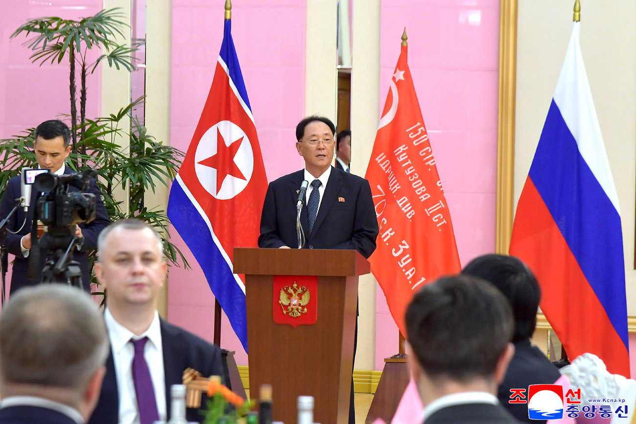 로씨야의 위대한 조국전쟁승리 80돐에 즈음하여 우리 나라 주재 로씨야련방대사관이 연회 마련