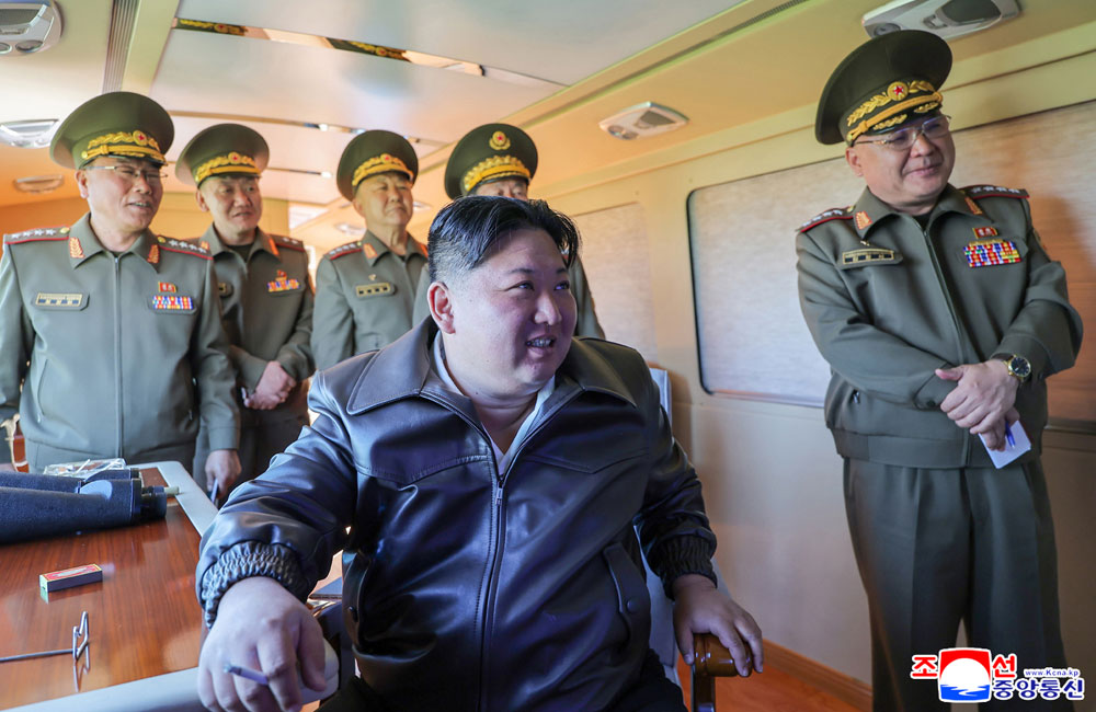조선인민군 동부전선구분대들의 장거리포 및 미싸일체계 합동타격훈련 진행