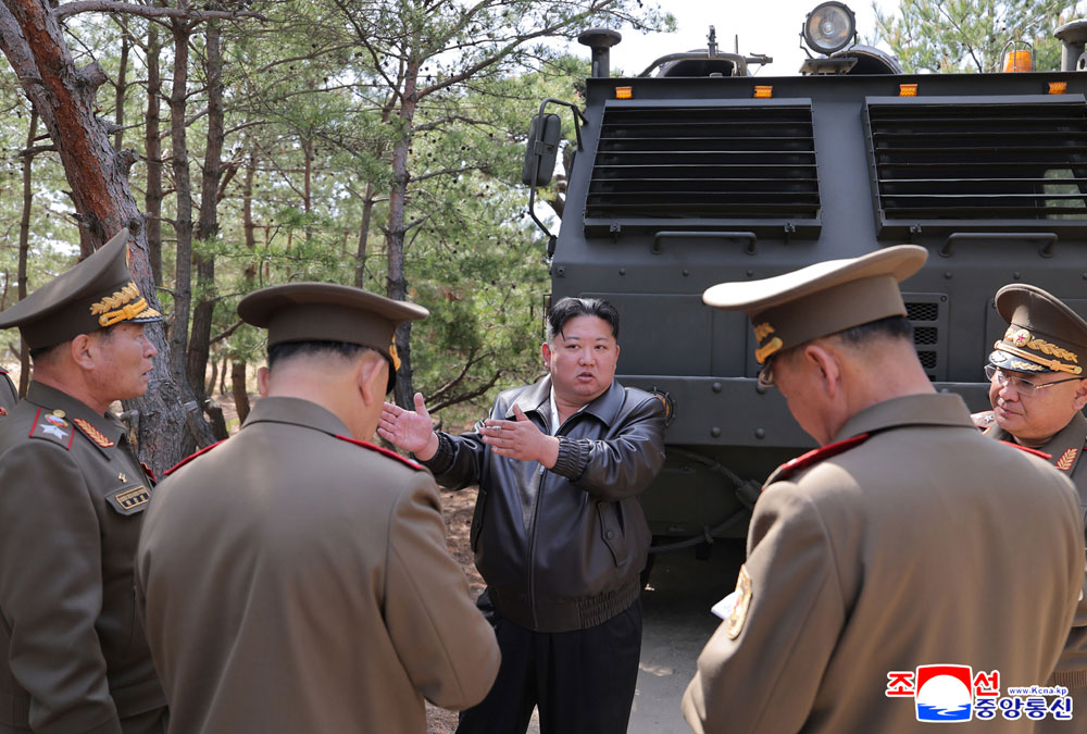조선인민군 동부전선구분대들의 장거리포 및 미싸일체계 합동타격훈련 진행
