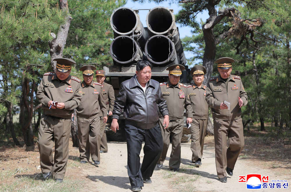 조선인민군 동부전선구분대들의 장거리포 및 미싸일체계 합동타격훈련 진행