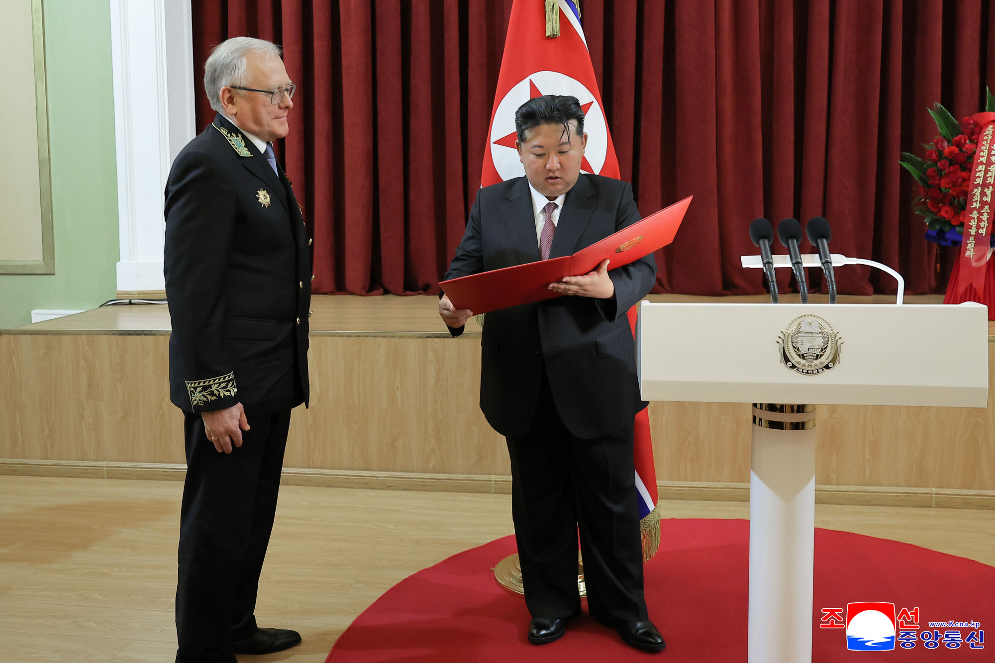 조선로동당 중앙위원회, 조선민주주의인민공화국 국무위원회, 조선민주주의인민공화국 최고인민회의 상임위원회, 조선민주주의인민공화국 내각이 로씨야련방 지도부와 전체 로씨야인민에게 공동축하문을 보내였다