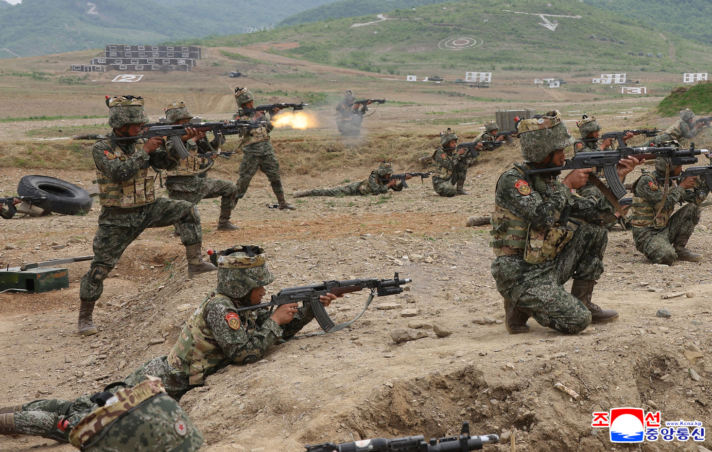 Respected Comrade Kim Jong Un inspects combined tactical drill of different arms conducted under training course of Conference of Training Officers of KPA