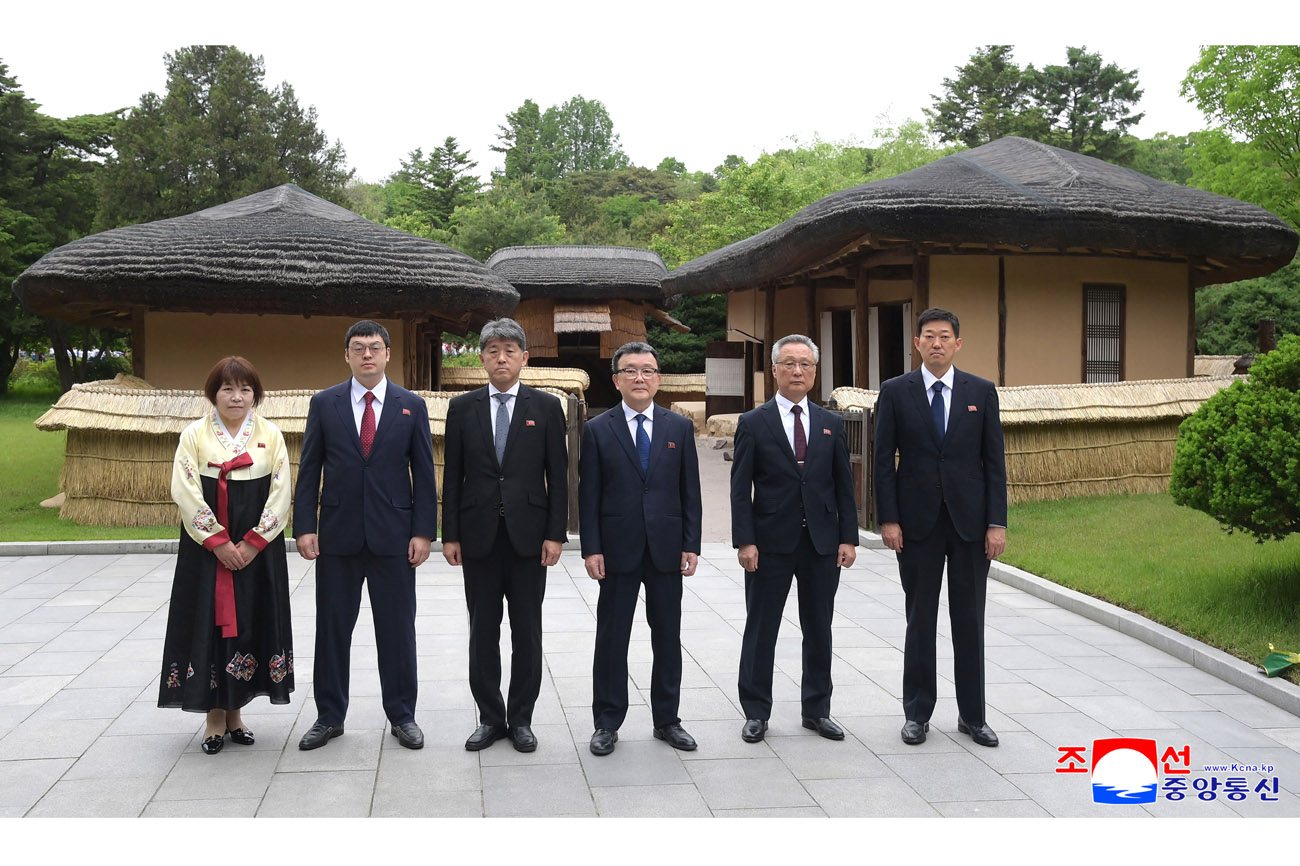 Group of Koreans in Japan visit Mangyongdae