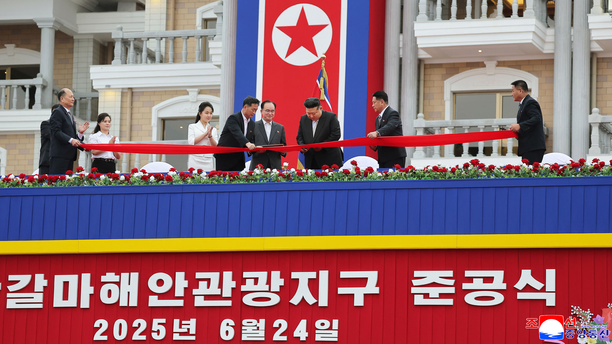 Tourist attraction on east coast--new scenic beauty of socialist cultural efflorescenceInaugural ceremony of Wonsan Kalma Coastal Tourist Area held with splendour