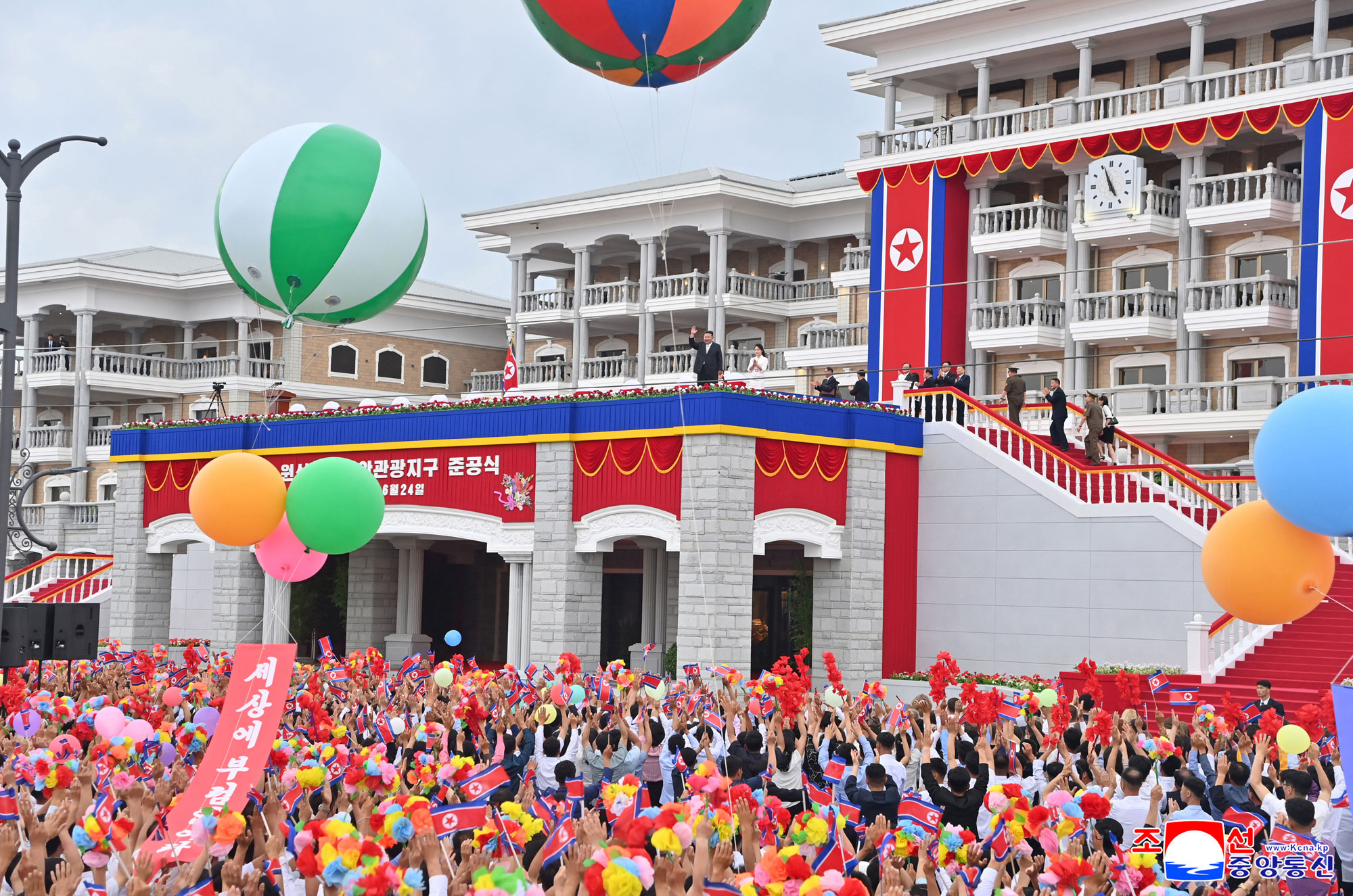 Tourist attraction on east coast--new scenic beauty of socialist cultural efflorescenceInaugural ceremony of Wonsan Kalma Coastal Tourist Area held with splendour