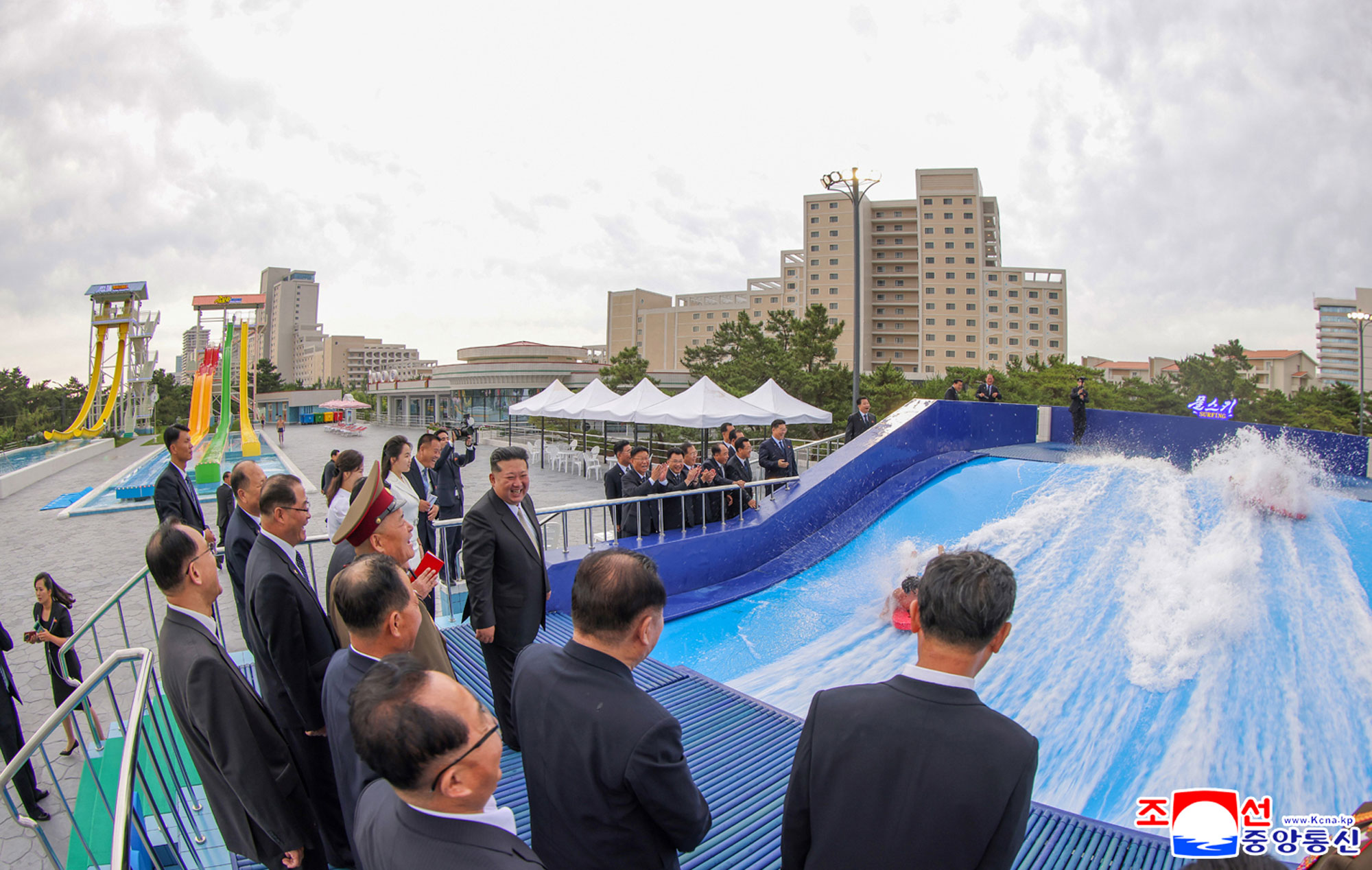 Tourist attraction on east coast--new scenic beauty of socialist cultural efflorescenceInaugural ceremony of Wonsan Kalma Coastal Tourist Area held with splendour