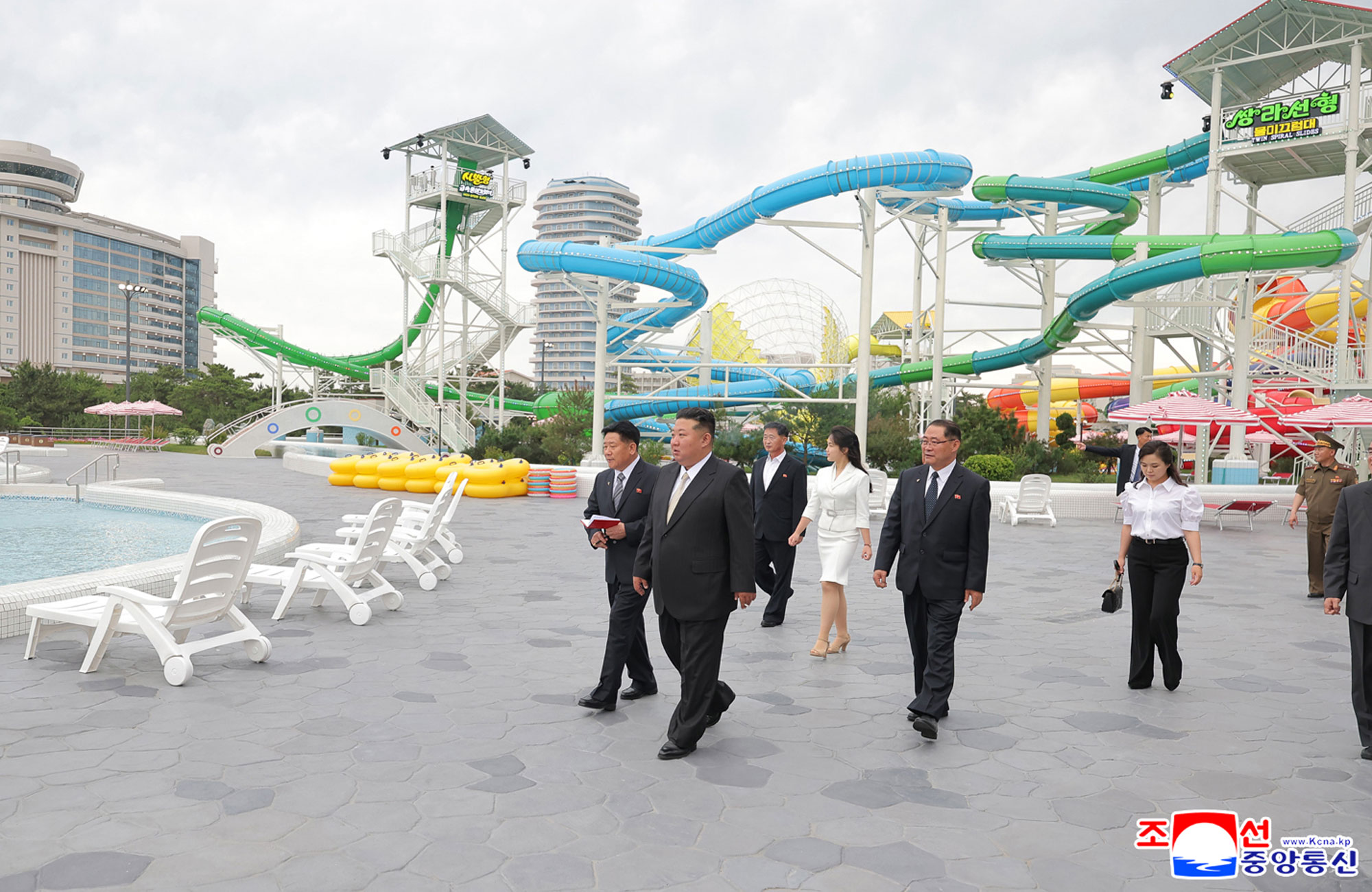 Tourist attraction on east coast--new scenic beauty of socialist cultural efflorescenceInaugural ceremony of Wonsan Kalma Coastal Tourist Area held with splendour