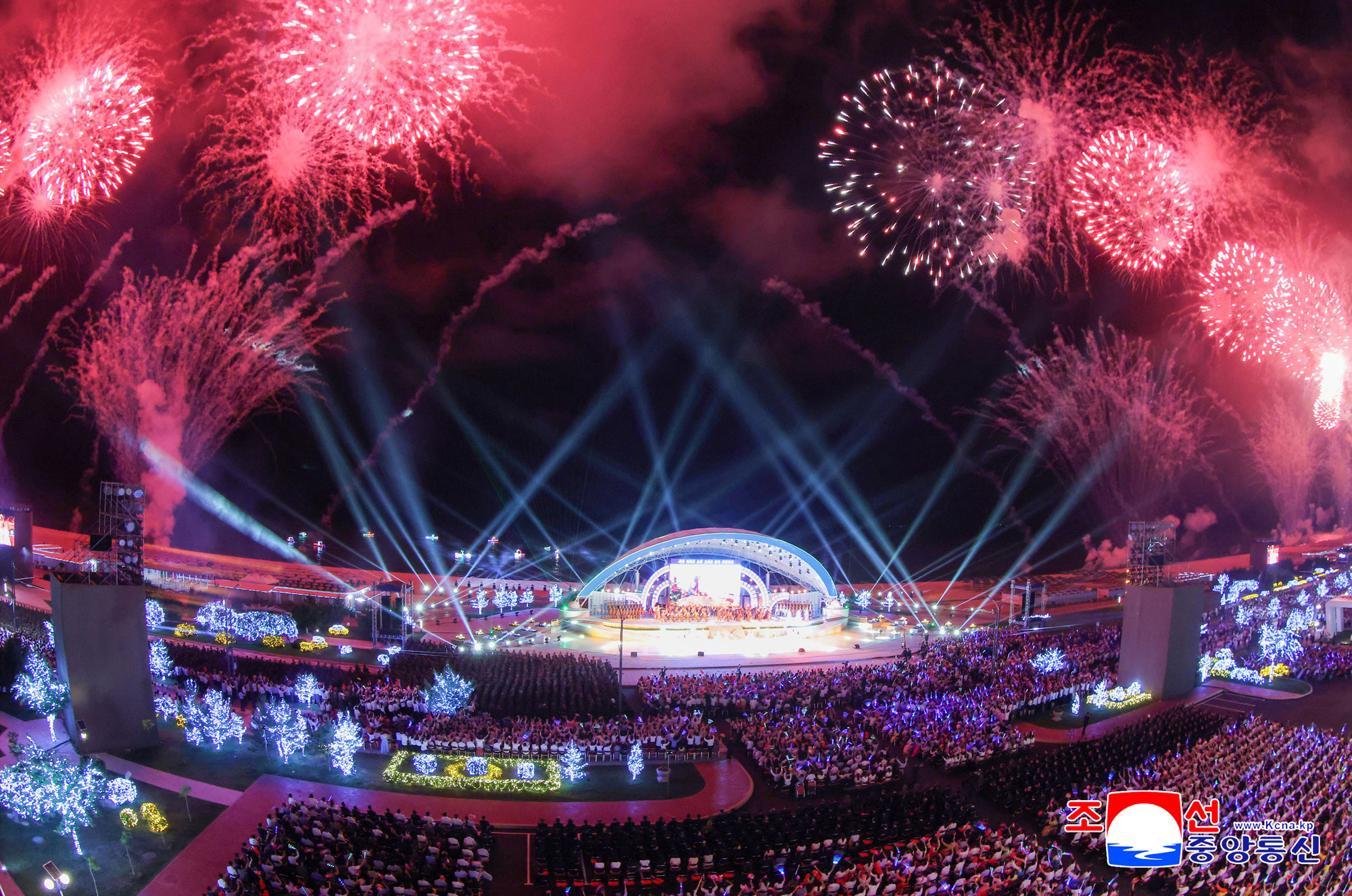 Tourist attraction on east coast--new scenic beauty of socialist cultural efflorescenceInaugural ceremony of Wonsan Kalma Coastal Tourist Area held with splendour